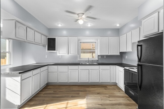 Building Photo - 1418 Mott Ave