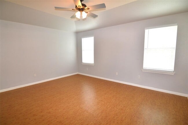 Building Photo - 916 Brighton Pl