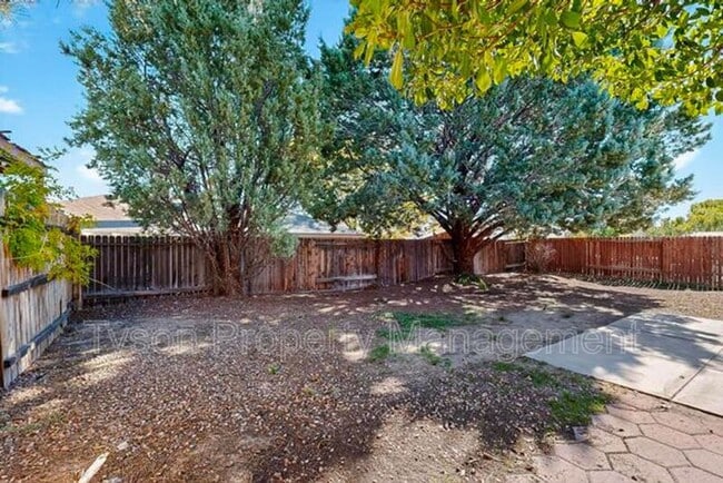 Building Photo - 1420 Stoneway Dr NW