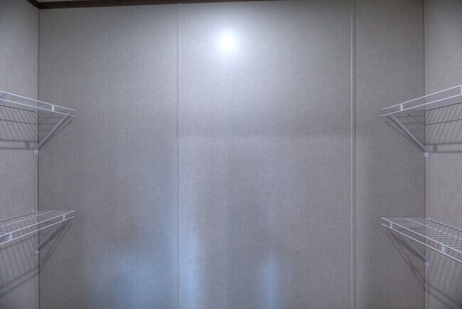 Building Photo - 6658 Bratton Rd