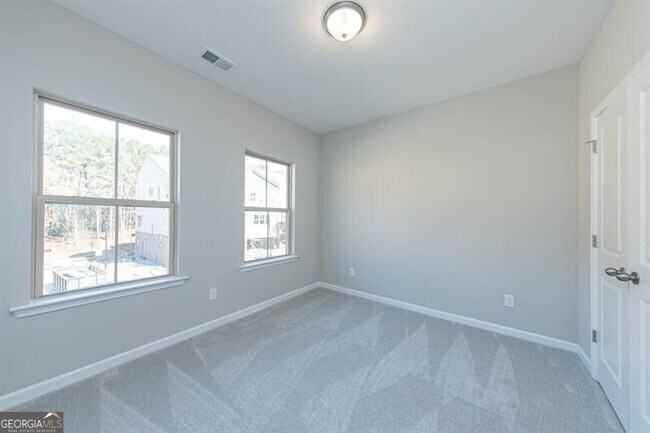 Building Photo - 272 Commons Ave