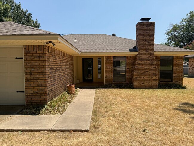 Building Photo - 2316 N Lake Trl