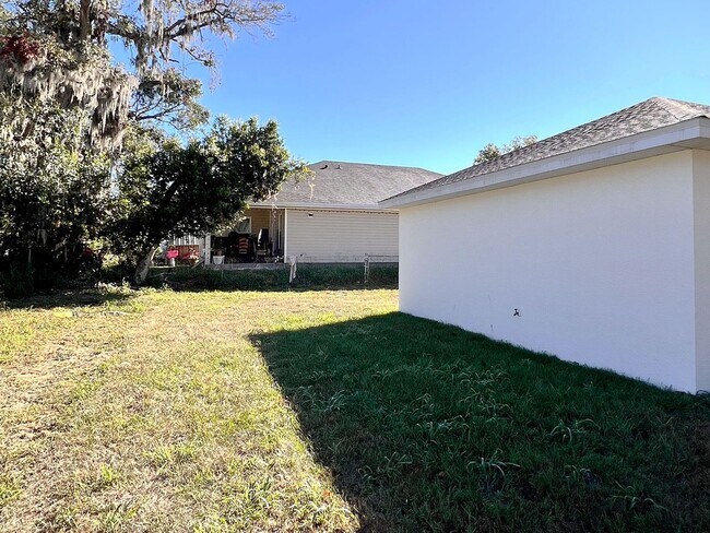 Building Photo - Beautiful Three-bedroom Corner Lot Home