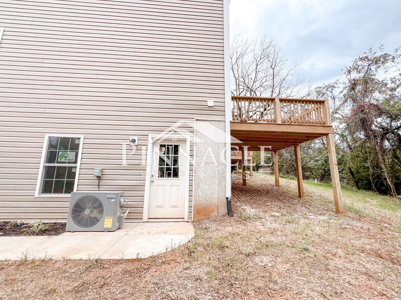 Building Photo - 2305 Tazewell Ave