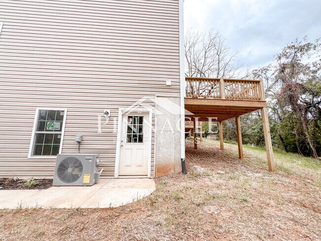 Building Photo - 2305 Tazewell Ave