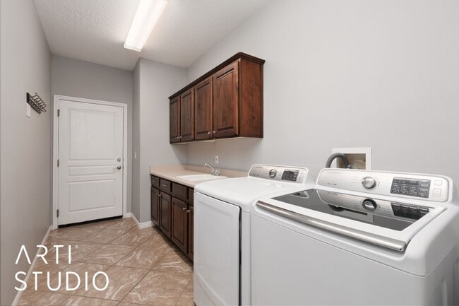 Building Photo - Welcome to your dream home located in the ...