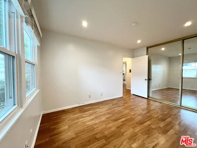 Building Photo - 5811 Bowcroft St