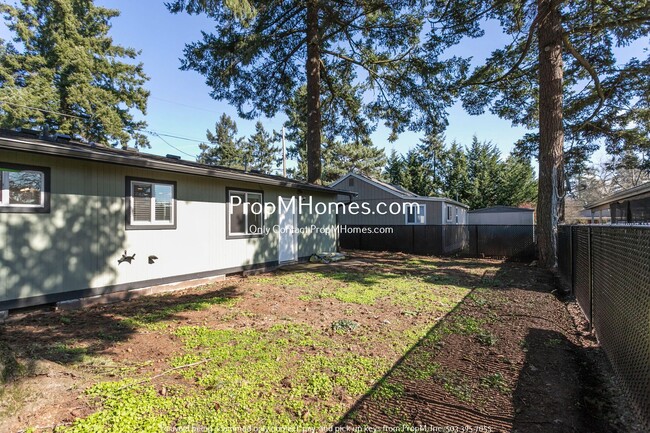 Building Photo - Fully Updated Three Bedroom Home in SE!