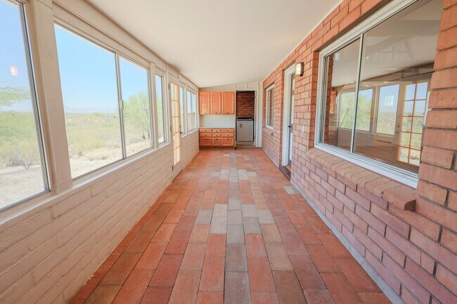 Building Photo - BARN STYLE HOME ON HUGE LOT!!!!1 Bedroom LOFT 1.5 Bathroom