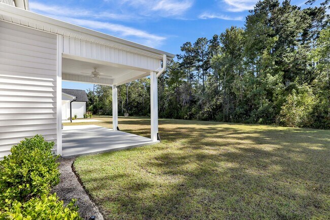 Building Photo - 4 bedroom, 3.5 bath Hampstead home in Sanc...