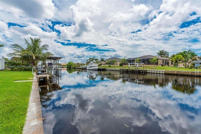 Building Photo - 105 Sinclair St SE