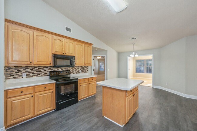 Building Photo - 654 Territory Ln