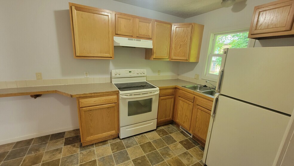 Building Photo - 537 Allyn St