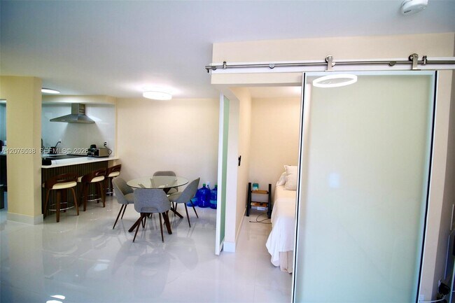 Building Photo - 1255 Collins Ave