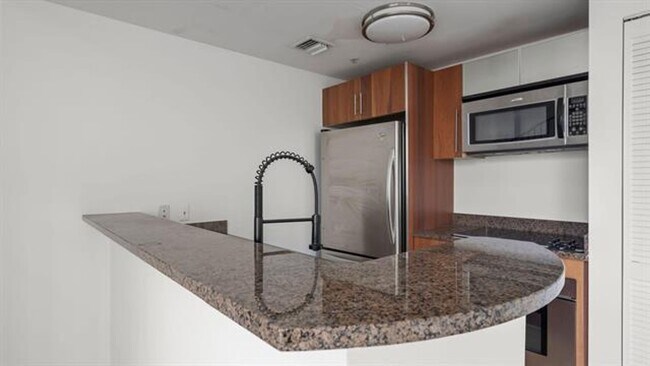 Building Photo - 300 S Biscayne Blvd