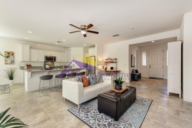 Building Photo - Beautiful 3 Bed 2.5 Bath 1,983sqft single family home with New LVP Flooring & 3-Car Garage in Ana...