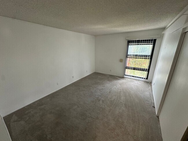 Building Photo - Top-Floor Corner Unit | 3BR in Cross Creek Village, Playa del Rey