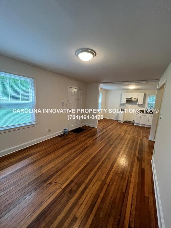 Building Photo - 2824 Phillips Ave