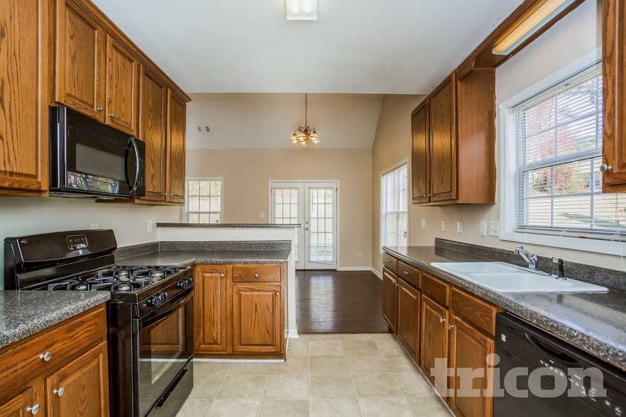 Building Photo - 4577 Garden City Dr