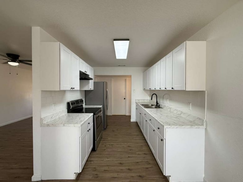 Building Photo - 230 Craigmont Ln