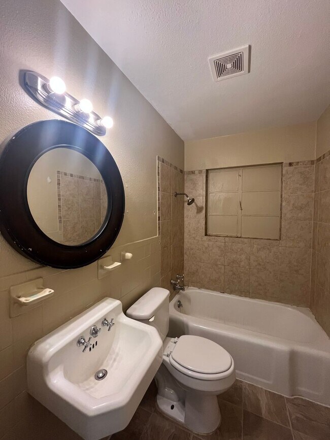 Building Photo - 436 Southgate Ave