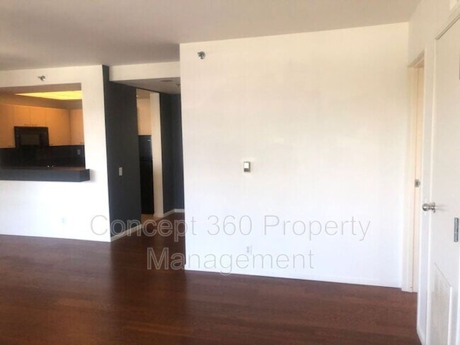 Building Photo - 525 E SEASIDE Way