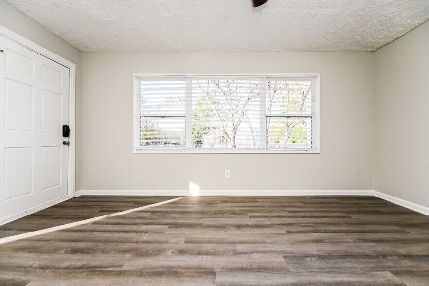 Building Photo - 119 Astor St