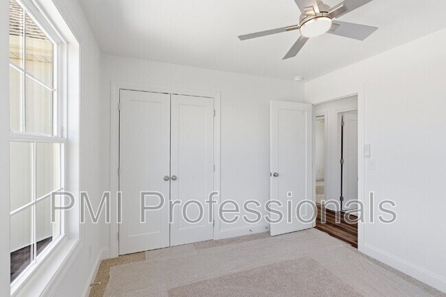 Building Photo - 406 Legends Court