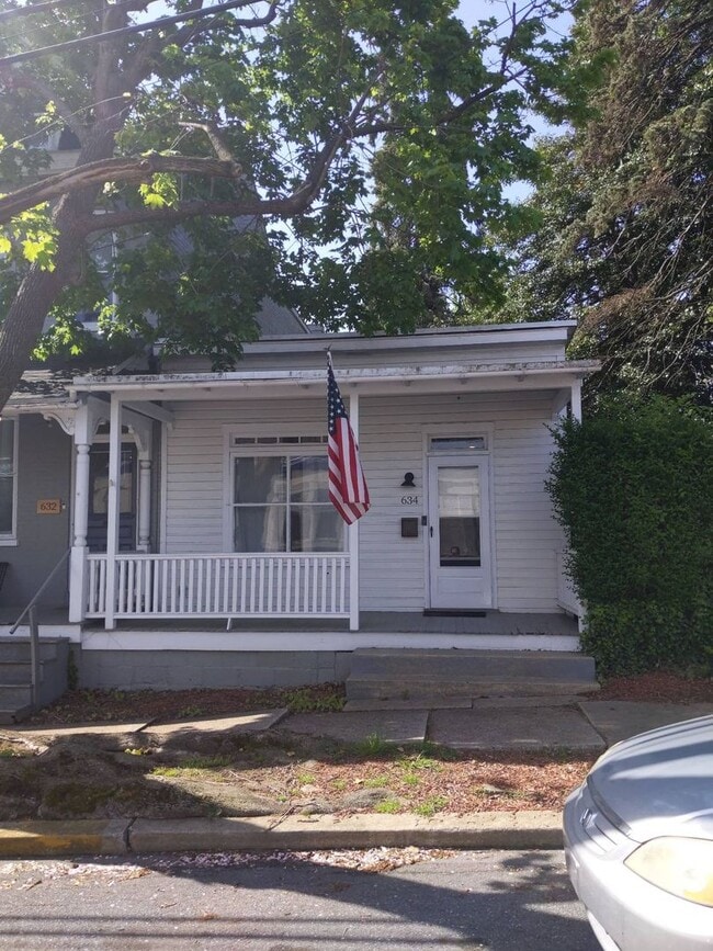 Building Photo - 632-634 Second St.