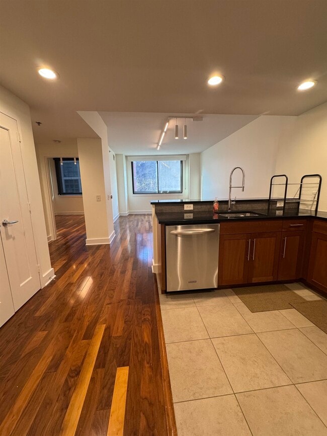 Building Photo - 800 Jackson St