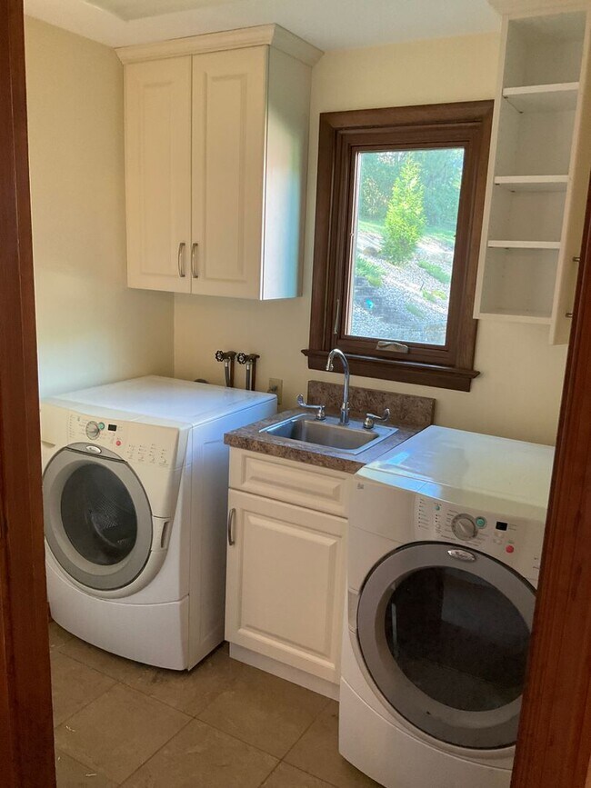 Building Photo - 4-Bedroom Home with 2 Full + 2 Half Baths ...