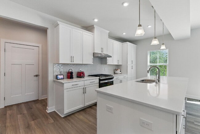 Building Photo - Luxury 5-Bed, 4-Bath Greenville Home in Amenity-Packed Riverstone!