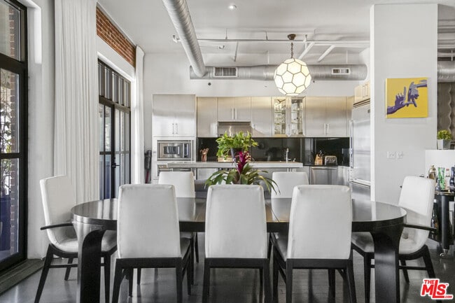 Building Photo - 1645 Vine St