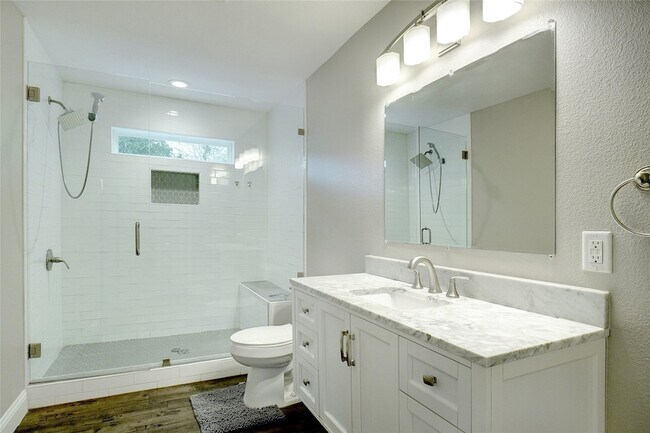 Building Photo - 219 Hartsdale Dr
