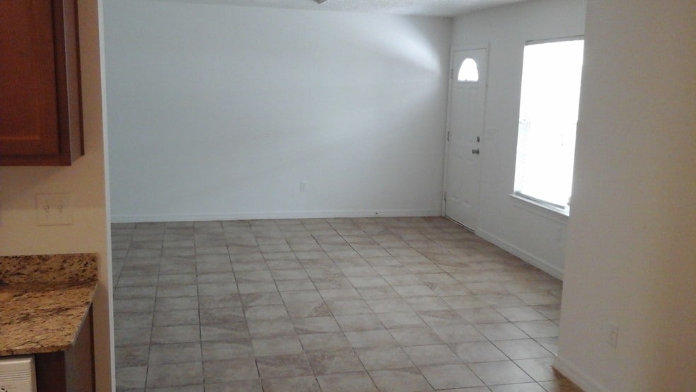 Building Photo - 1618 S Ave G Ave