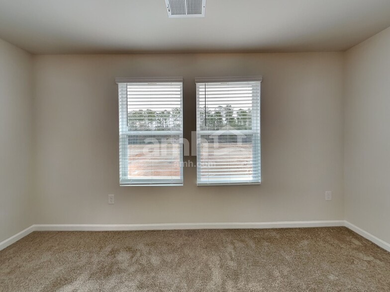 Building Photo - 3260 Emberly Dr