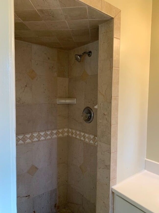 Building Photo - Cozy Three Bedroom, Two Bathroom Home with 2-Car Garage in S. Natomas