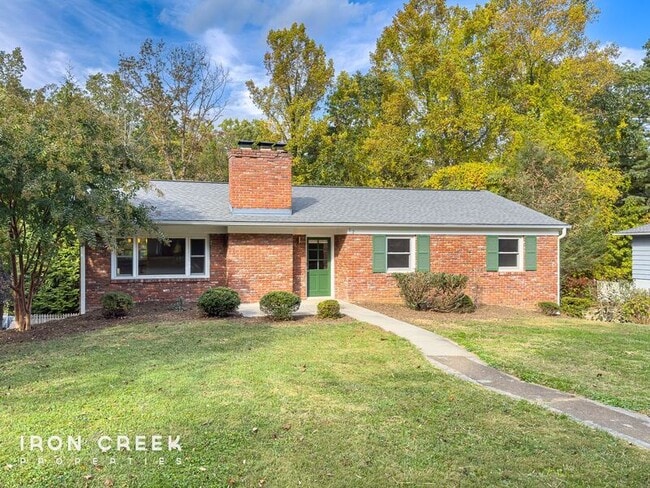 Primary Photo - 12 Chateau Pl