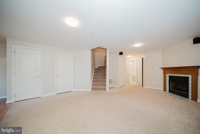 Building Photo - 714 Kirkcaldy Wy