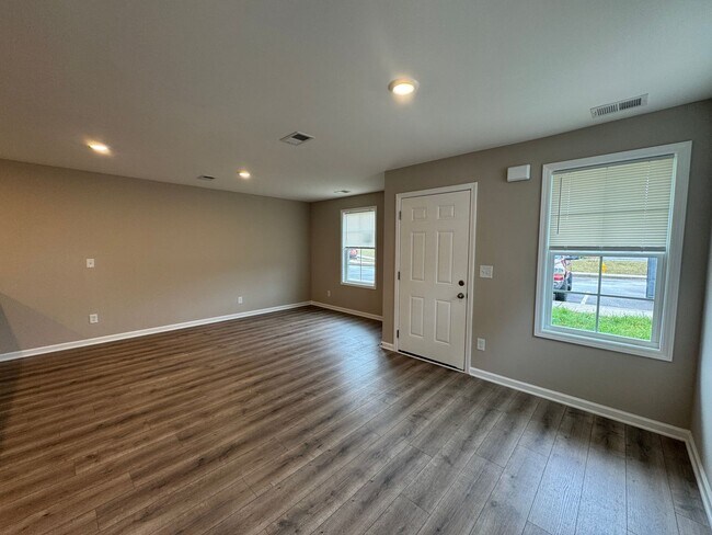 Building Photo - BRAND NEW 3 bedroom 2 bath townhome in the heart of Smyrna