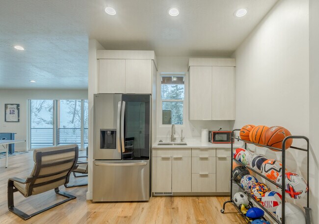 Building Photo - 235 Matterhorn Dr