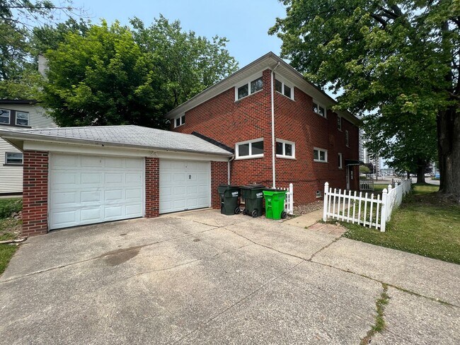 Building Photo - 26200-26202 Lakeshore Blvd