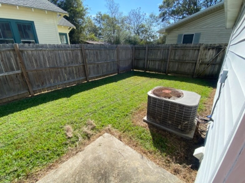 Building Photo - 360 Andre Ave