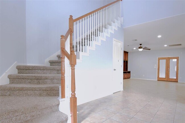 Building Photo - 2002 Singing Hls