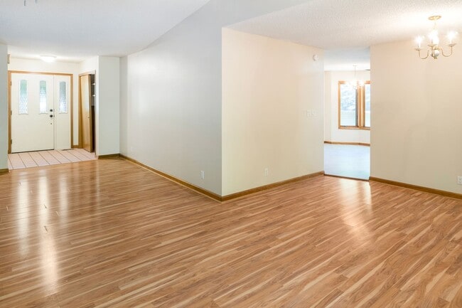 Building Photo - Charming 3 Bedroom, 2 Bathroom home near Lake Coronado! Call 501-922-9997 to set up a showing today!