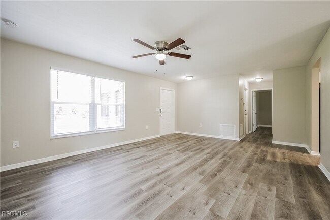 Building Photo - 2016 SE 9th Terrace