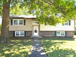 Building Photo - Spacious Split Level In Gainesway   251113