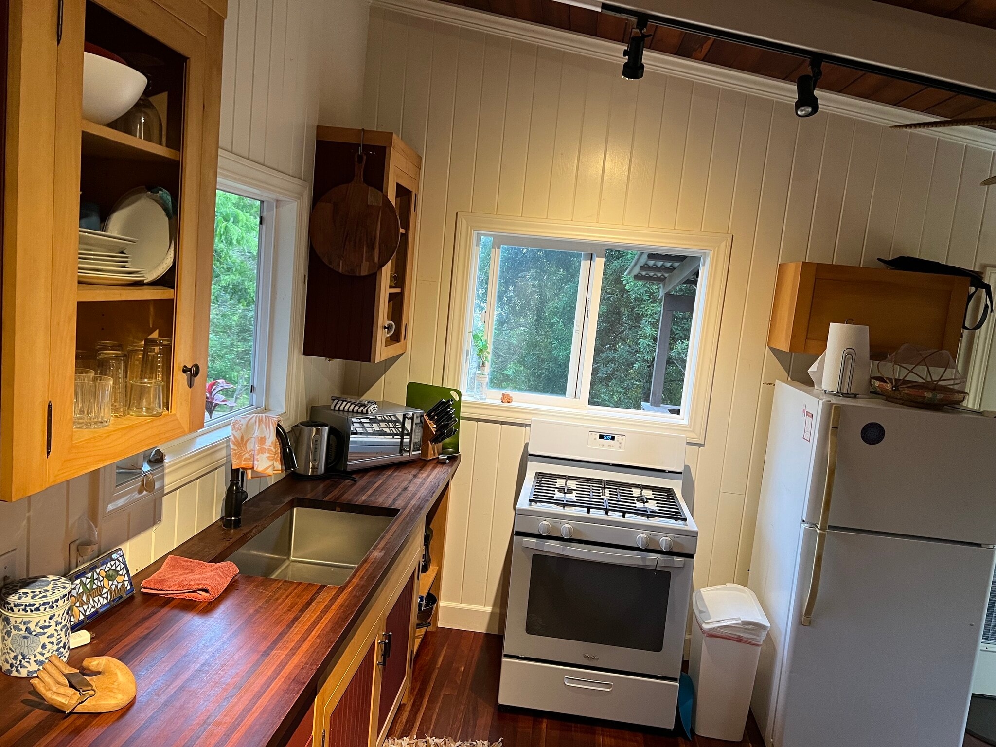 Wood counter, with out without microwave, Gas stove and oven - 83-5515 Hawaii Belt Rd