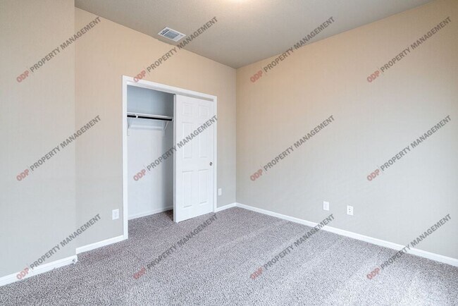 Building Photo - 2425 Bellmont