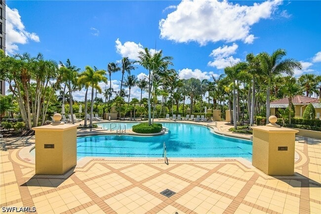 Building Photo - 8787 Bay Colony Dr